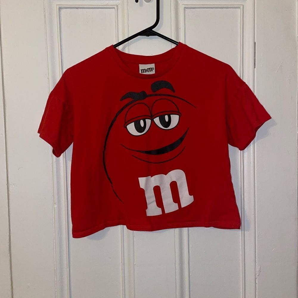 M&Msāshortā
sleeveĀ cropā
top